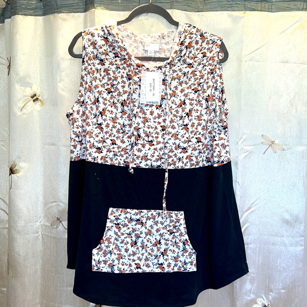 NWT Brittany top from LuLaRoe. Size XL